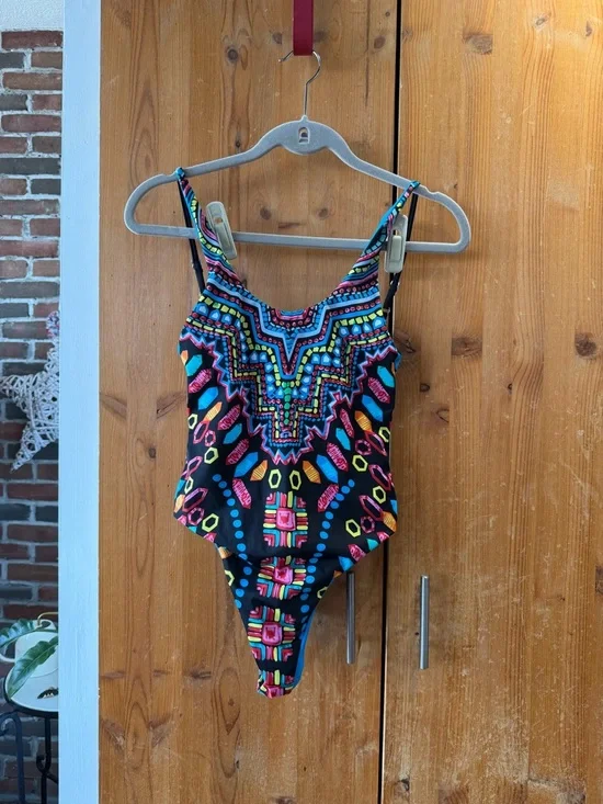Black Multicolor Pattern One-Piece Swimsuit - Picture 3 of 8